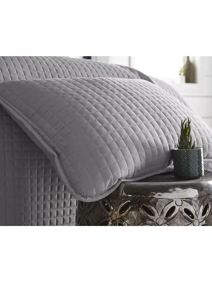 Большой однотонный комплект из трех предметов: стеганое одеяло и накидка Southshore Fine Linens — изображение 3 из 3, серый