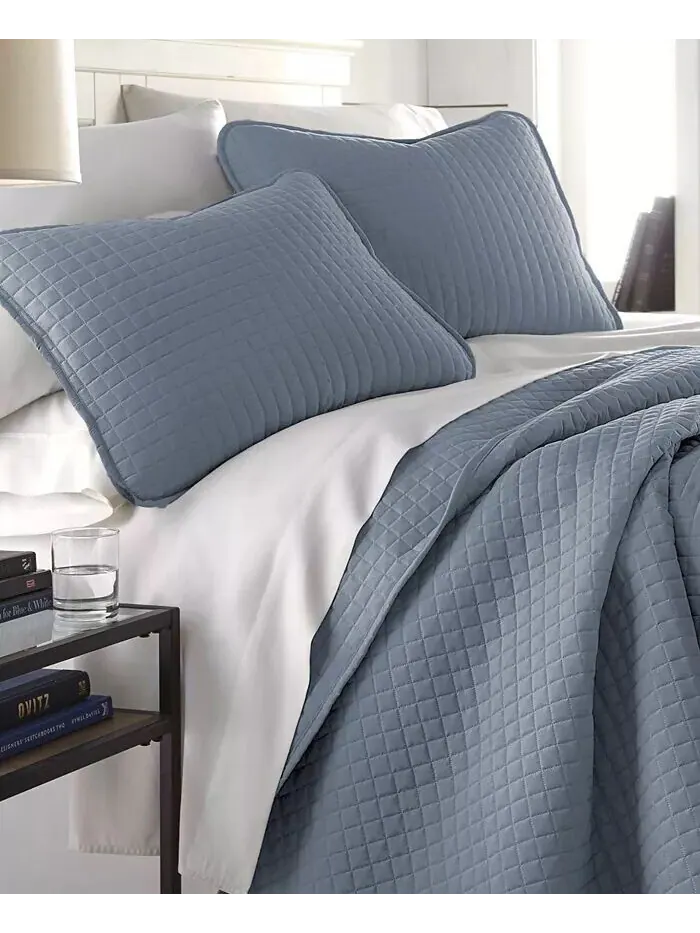 Большой однотонный комплект из трех предметов: стеганое одеяло и накидка Southshore Fine Linens — изображение 1 из 5, синий