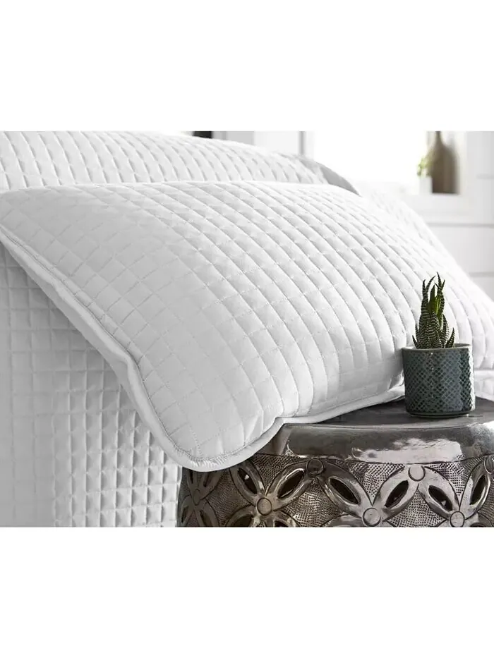Большой однотонный комплект из трех предметов: стеганое одеяло и накидка Southshore Fine Linens — изображение 4 из 4, белый