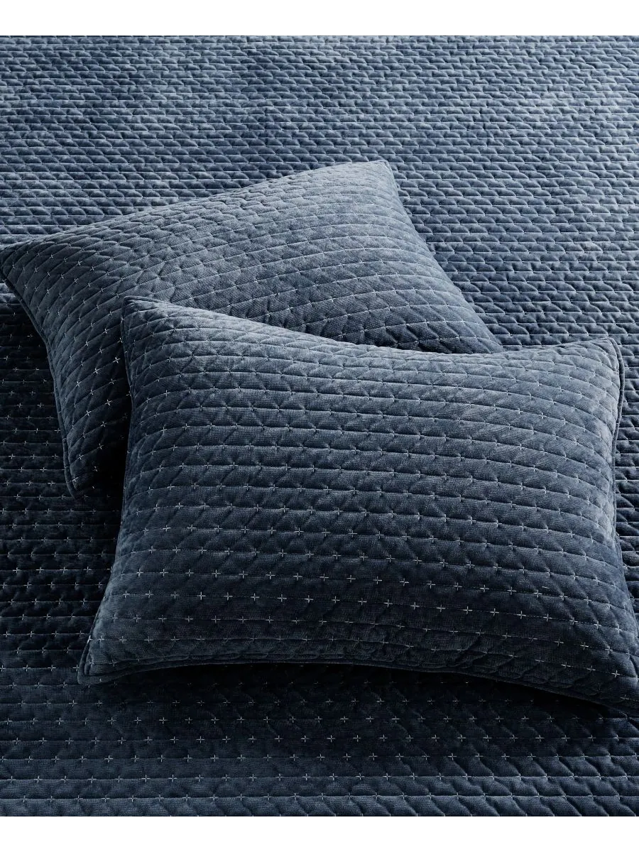Двусторонний комплект постельного белья Velvet Stitch из 3 предметов, размер King/California King — изображение 4 из 5