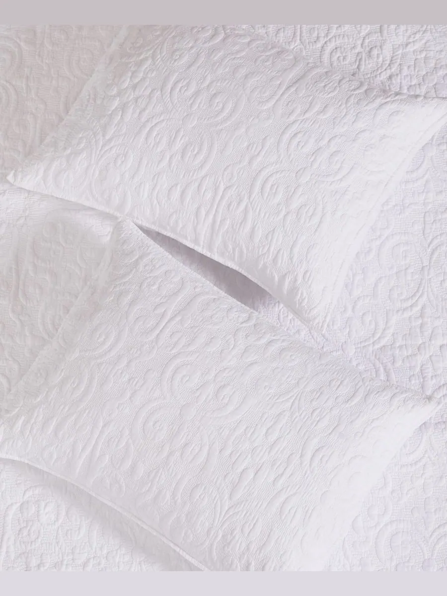 Комплект из двух наволочек Sherbourne Quilted Stitch, размер King Levtex — изображение 2 из 3, белый