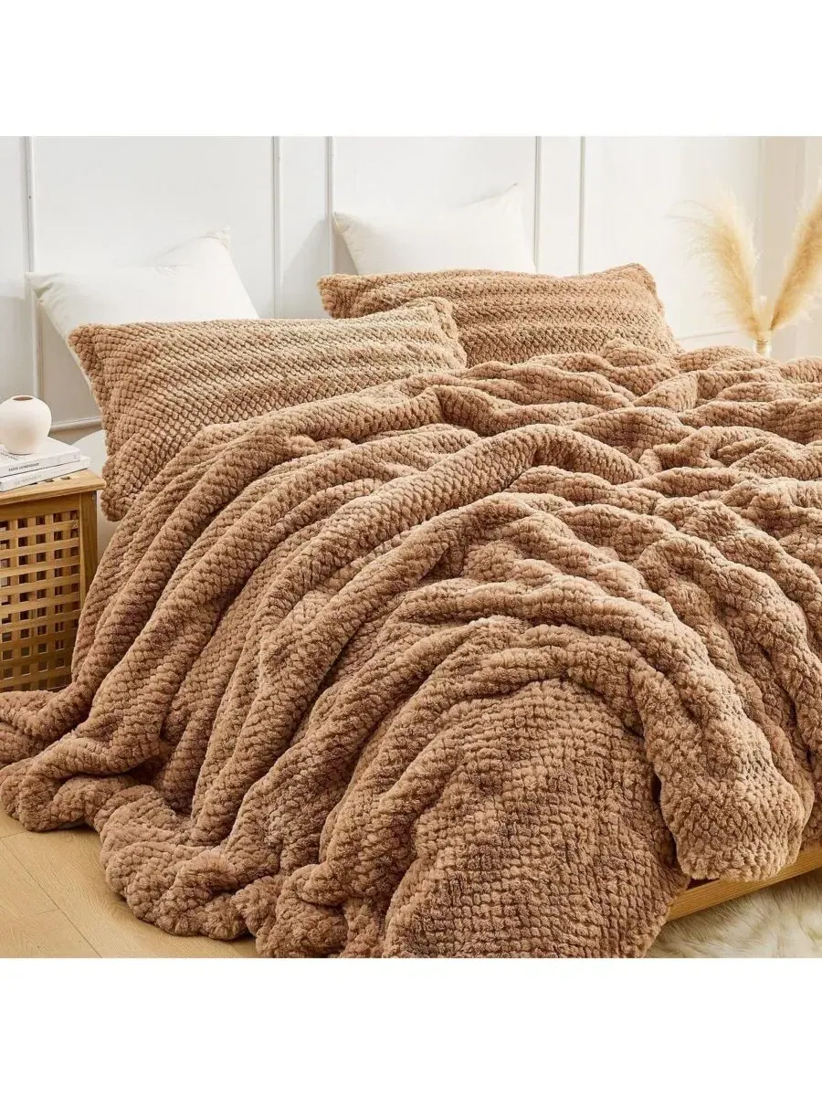 Комплект стеганого одеяла с плюшевым кроликом Turtle Roll Cakes Chunky Bunny Coma Inducer — изображение 4 из 4, кремовый