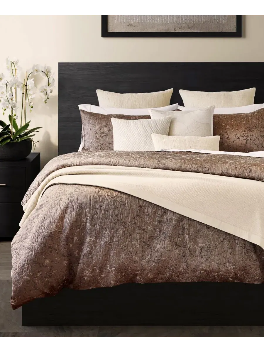 Наволочка Mirage из жаккардового сатина Donna Karan Home — изображение 4 из 4, минк