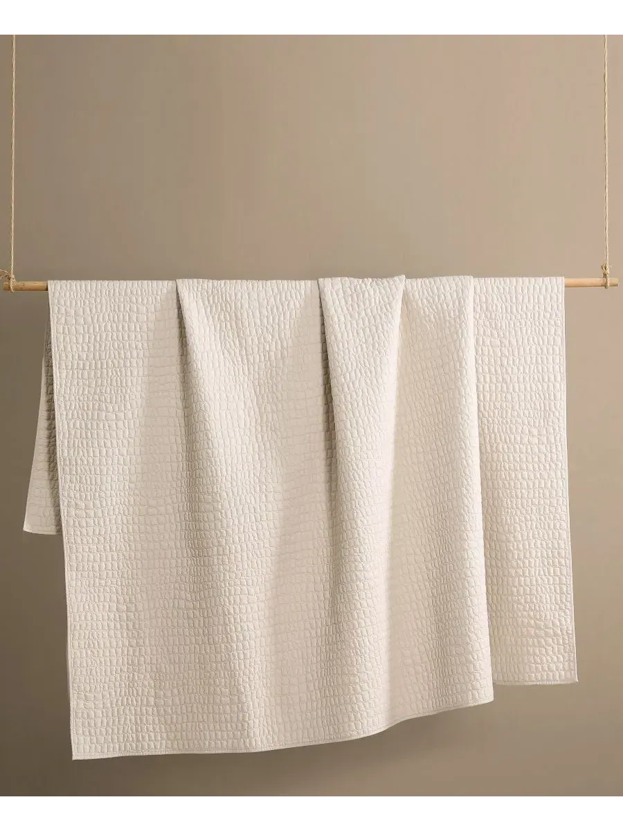 Стеганый комплект для кровати Croc Scale Cotton, 3 предмета, Full/Queen Lacoste Home — изображение 5 из 7, серый
