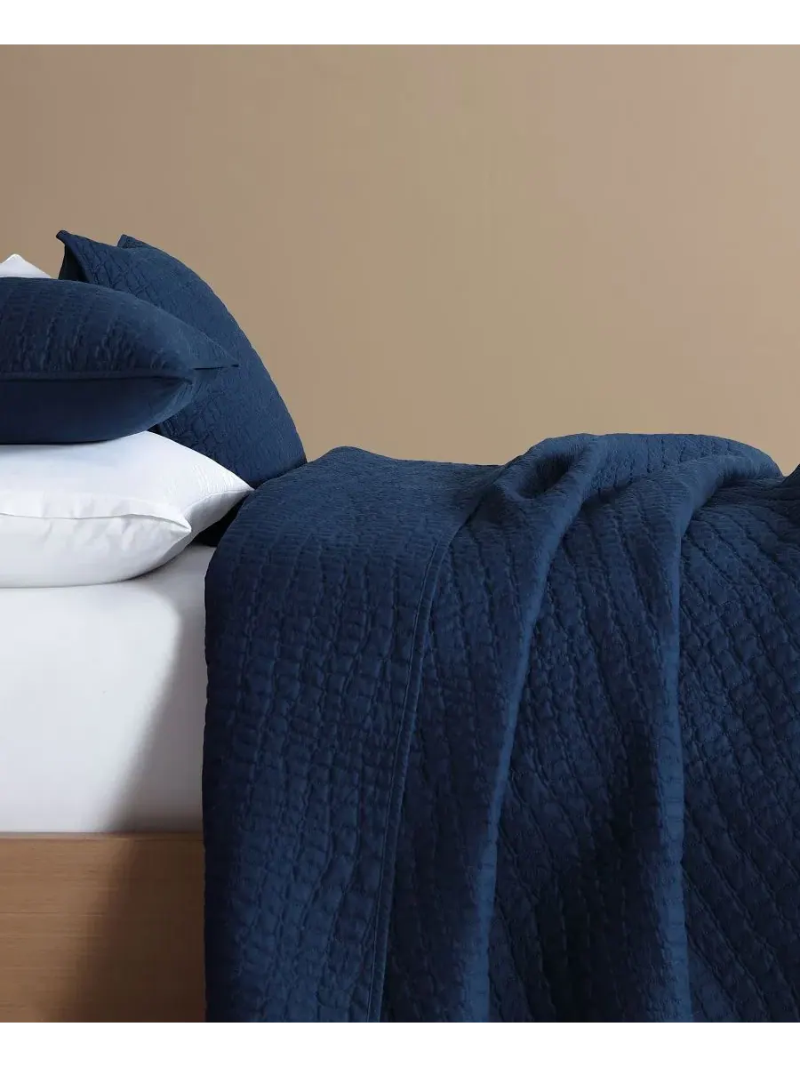 Комплект стеганого одеяла Croc Scale Cotton 3-пр., Full/Queen Lacoste Home — изображение 2 из 7, темно-синий