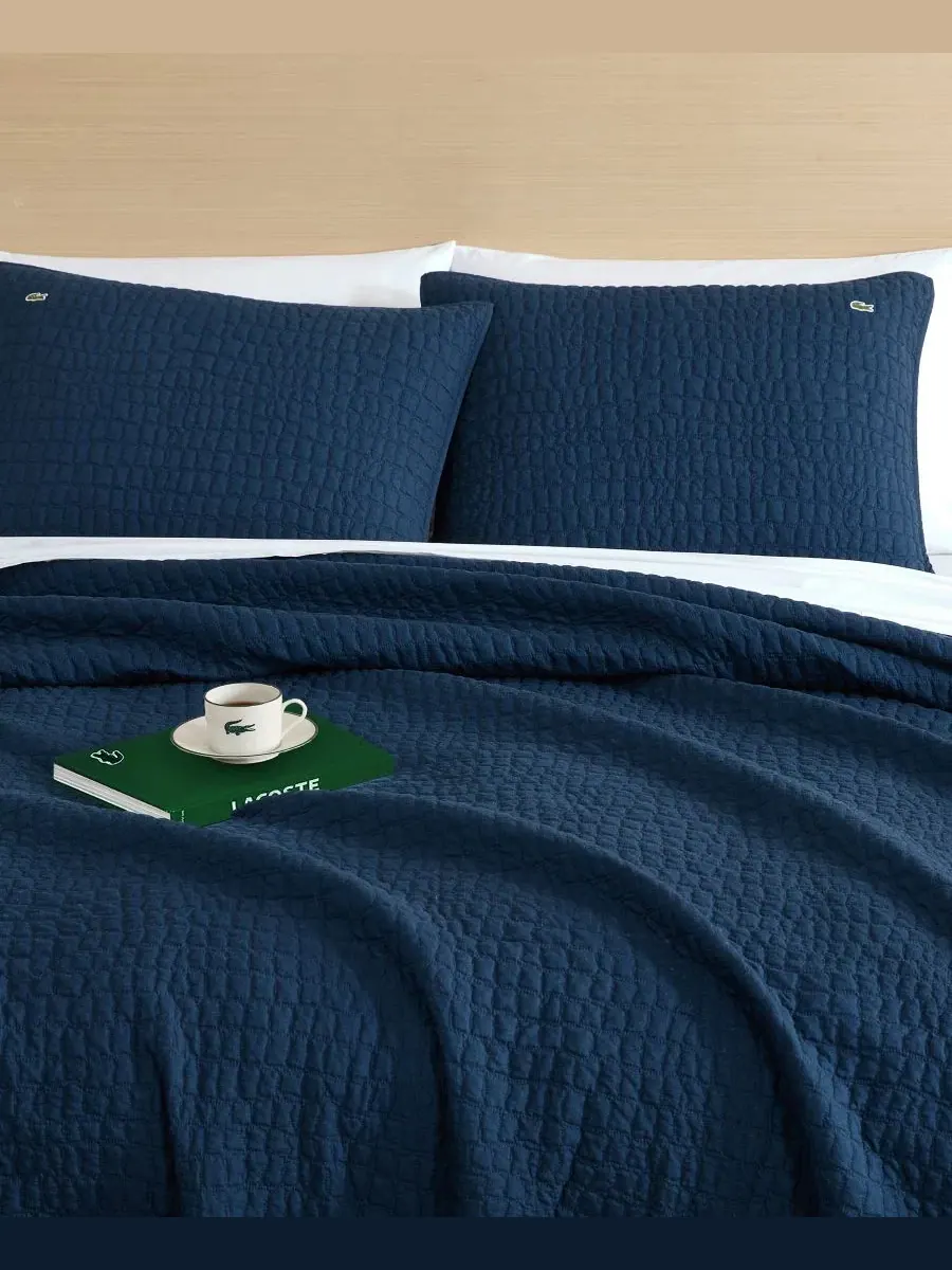Комплект стеганого одеяла Croc Scale Cotton 3-пр., Full/Queen Lacoste Home — изображение 3 из 7, темно-синий