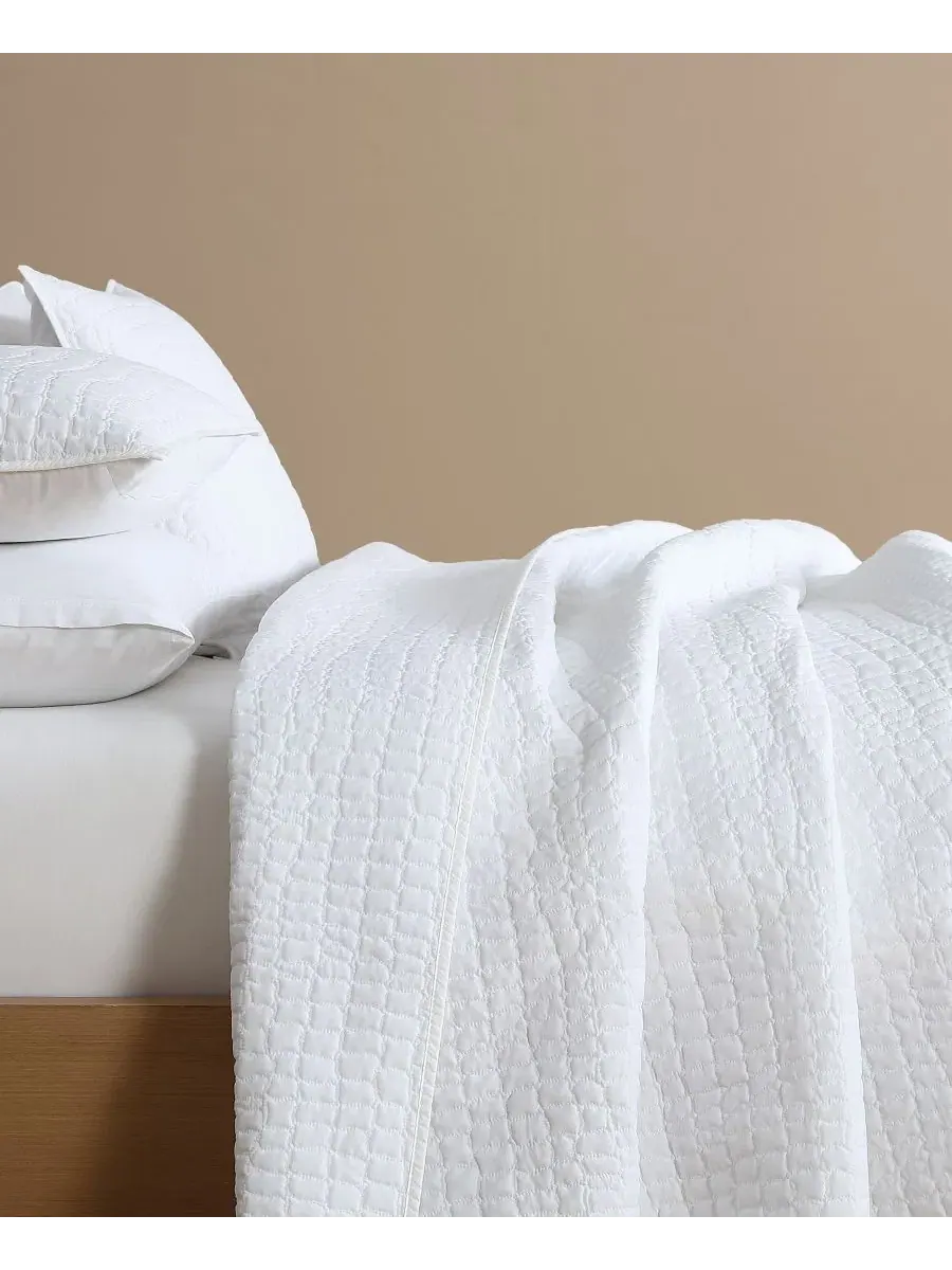 Набор стеганых одеял Croc Scale Cotton 3-Pc. Lacoste Home — изображение 2 из 7, белый