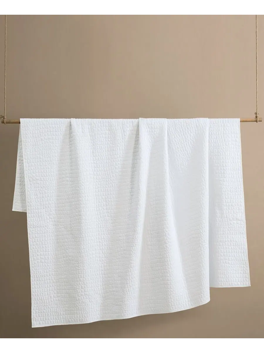 Набор стеганых одеял Croc Scale Cotton 3-Pc. Lacoste Home — изображение 5 из 7, белый