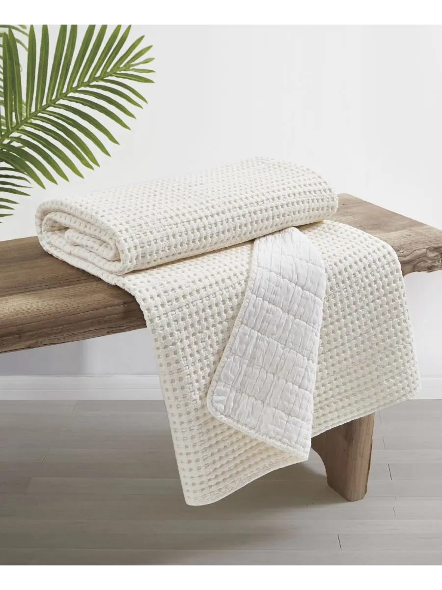 Стеганый плед Mills с вафельной строчкой, 60 x 50 дюймов Levtex — изображение 2 из 5, бежевый