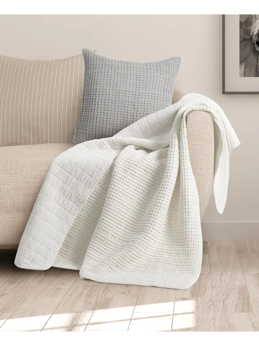 Стеганый плед Mills с вафельной строчкой, 60 x 50 дюймов Levtex — изображение 3 из 5, бежевый