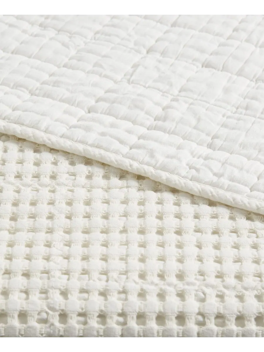 Стеганый плед Mills с вафельной строчкой, 60 x 50 дюймов Levtex — изображение 5 из 5, бежевый