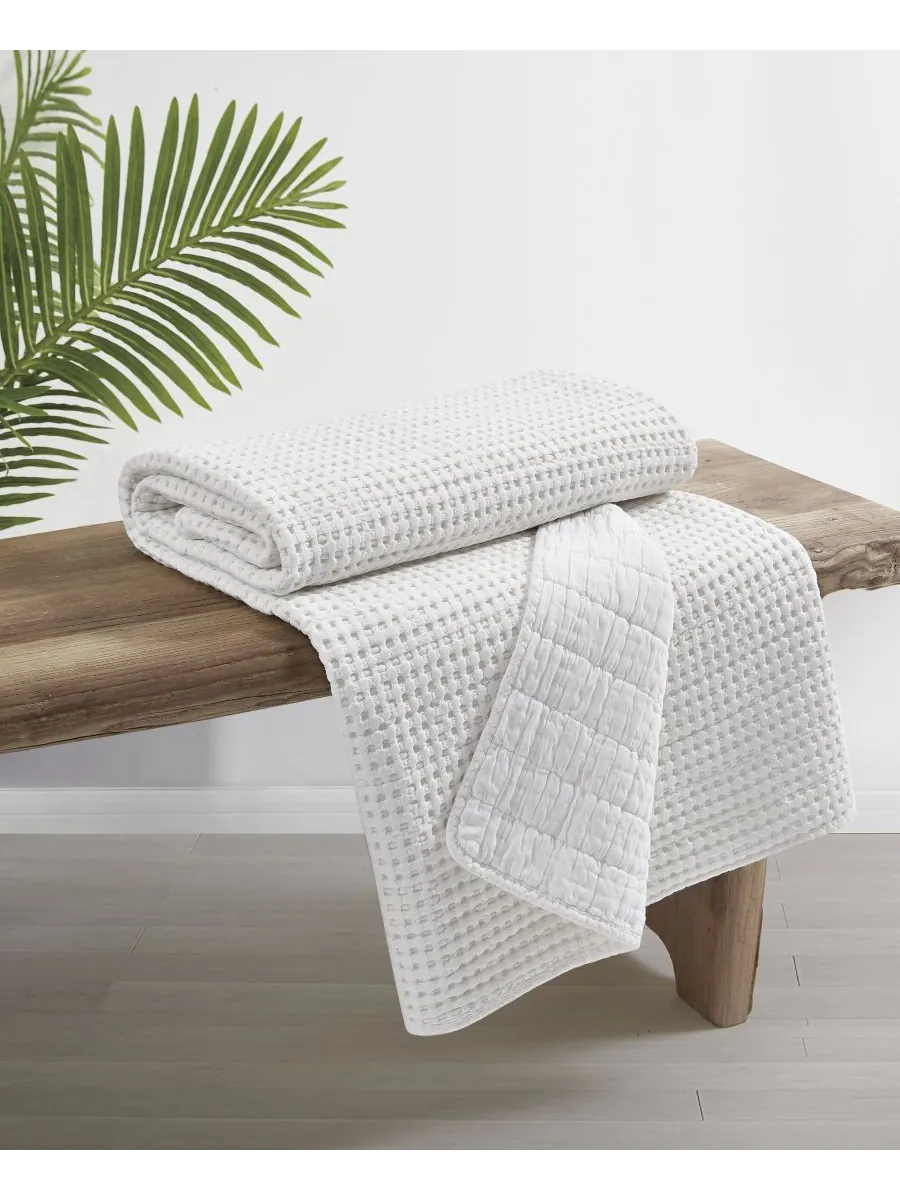 Стеганый плед Mills с вафельной строчкой, 60 x 50 дюймов Levtex — изображение 2 из 4, яркий белый
