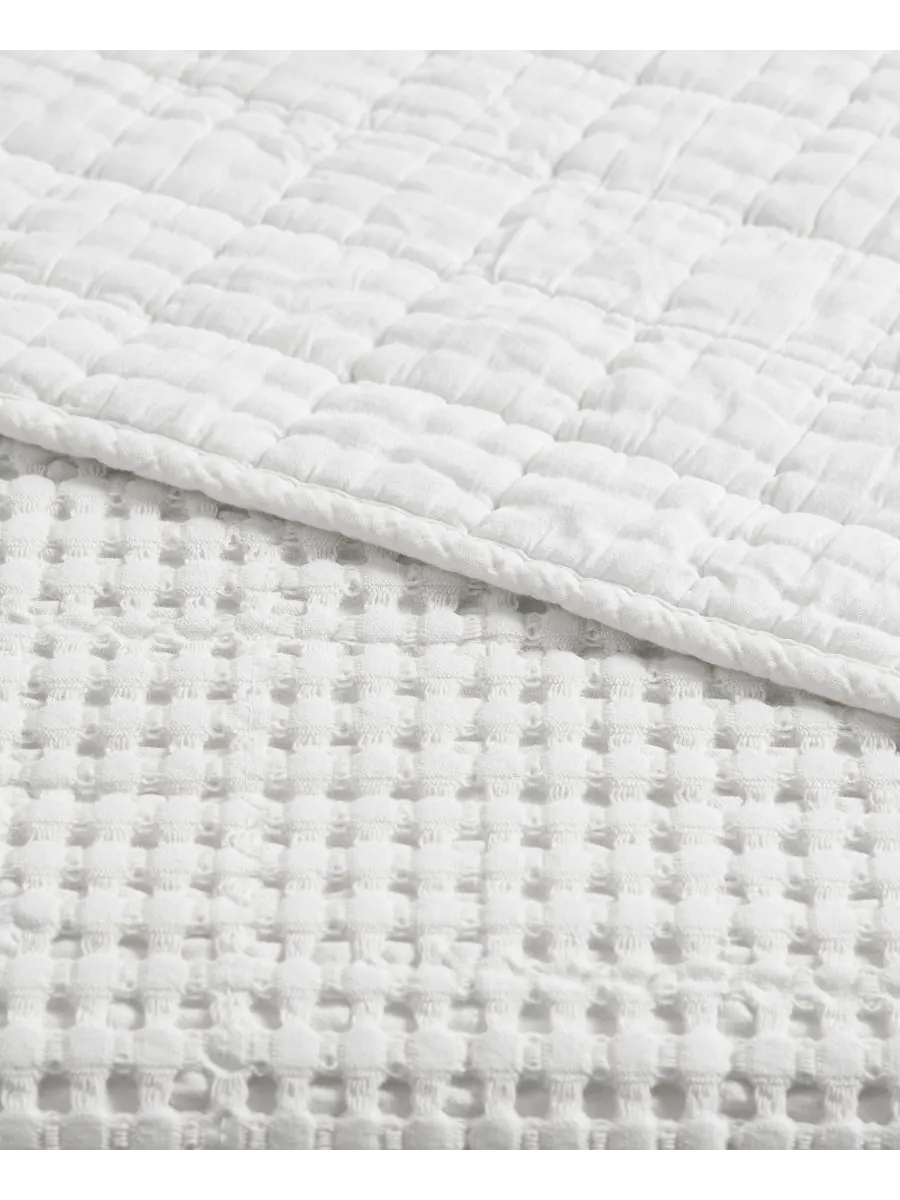 Стеганый плед Mills с вафельной строчкой, 60 x 50 дюймов Levtex — изображение 4 из 4, яркий белый
