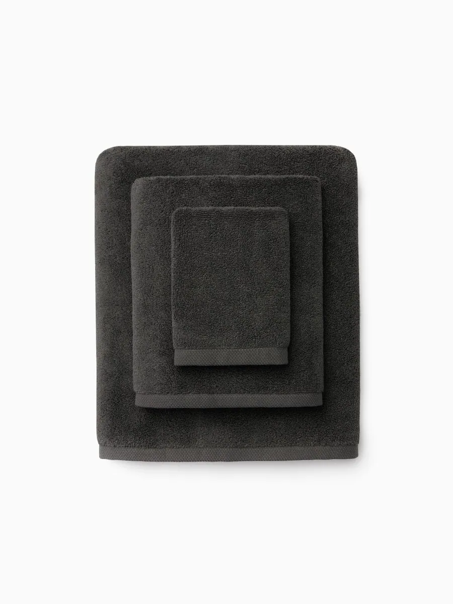 Банное полотенце cielo из хлопка, 40 x 70 дюймов. SFERRA — изображение 2 из 3, титановый