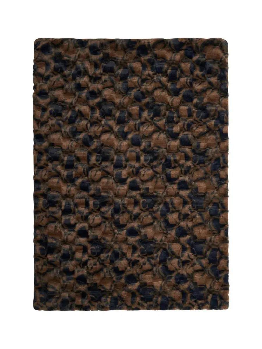 Плед из искусственного меха с рельефным рисунком, 127 x 178 см Nine West — изображение 5 из 6, коричневый