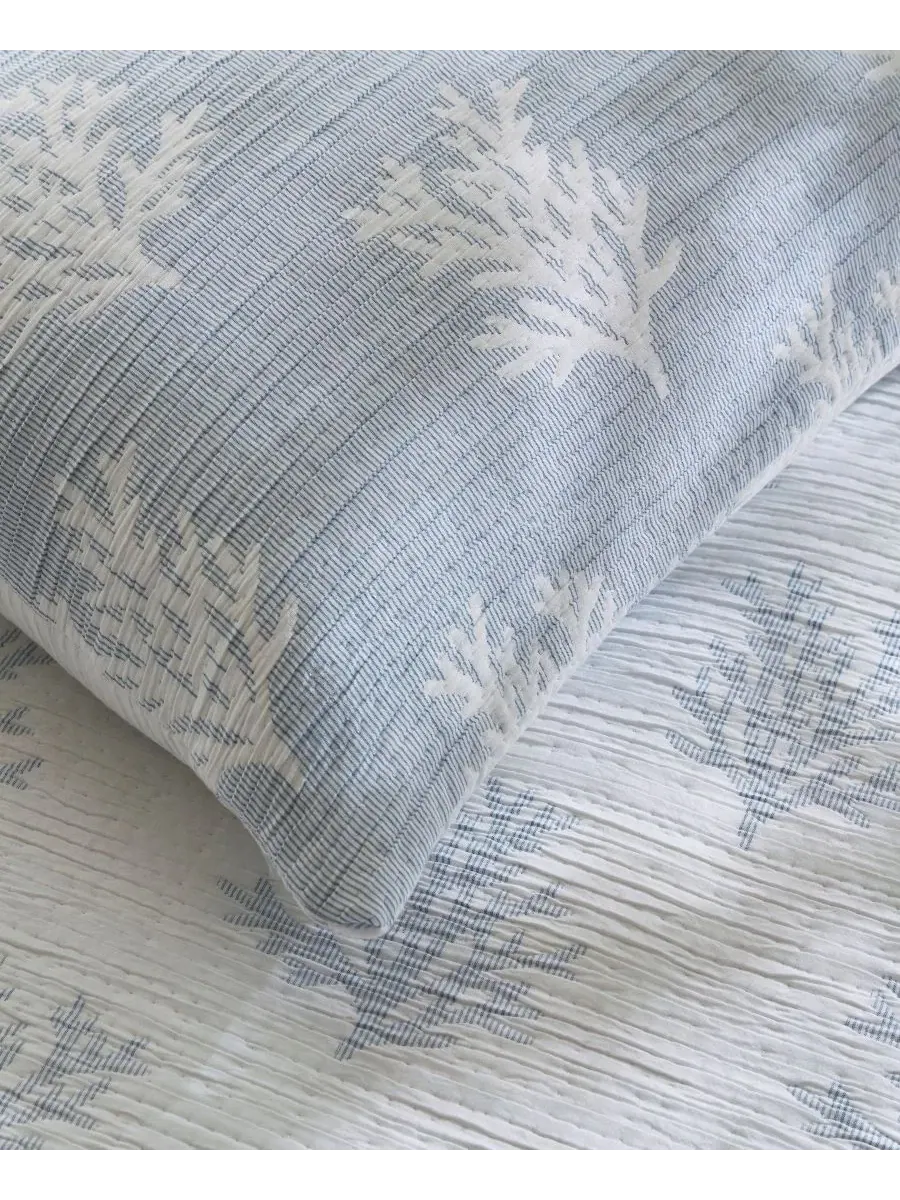 Набор стеганых покрывал Mia Coral Jacquard Reversible Harbor House — изображение 11 из 12, синий