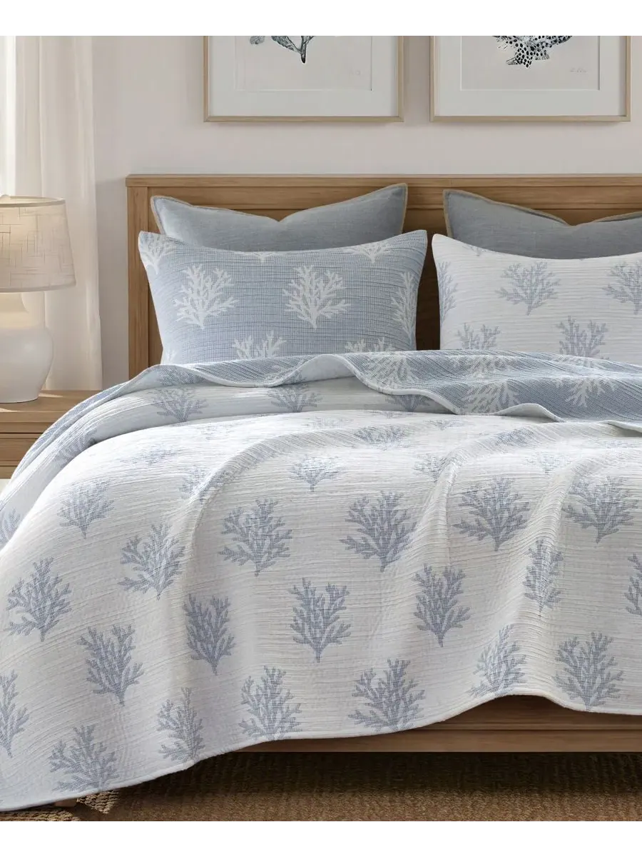 Набор стеганых покрывал Mia Coral Jacquard Reversible Harbor House — изображение 8 из 12, синий