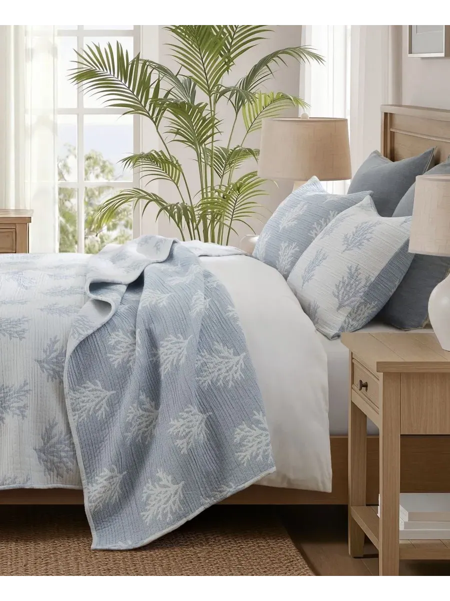 Набор стеганых покрывал Mia Coral Jacquard Reversible Harbor House — изображение 10 из 12, синий