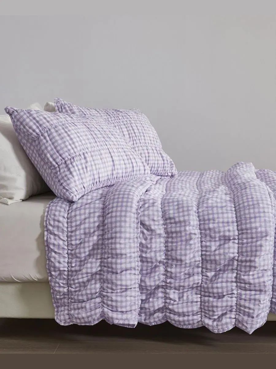 Стеганое покрывало с наволочками Gingham Linery & Co — изображение 3 из 7, фиолетовый