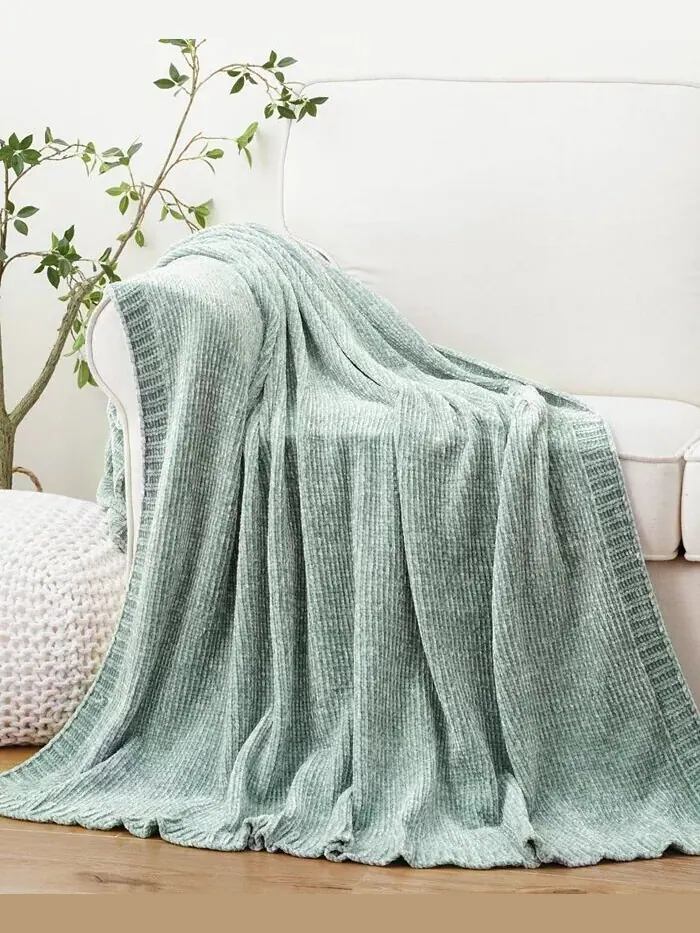 Плед Lifestyle из однотонной микросинели, 51 x 67 дюймов Battilo — изображение 1 из 6, зеленый