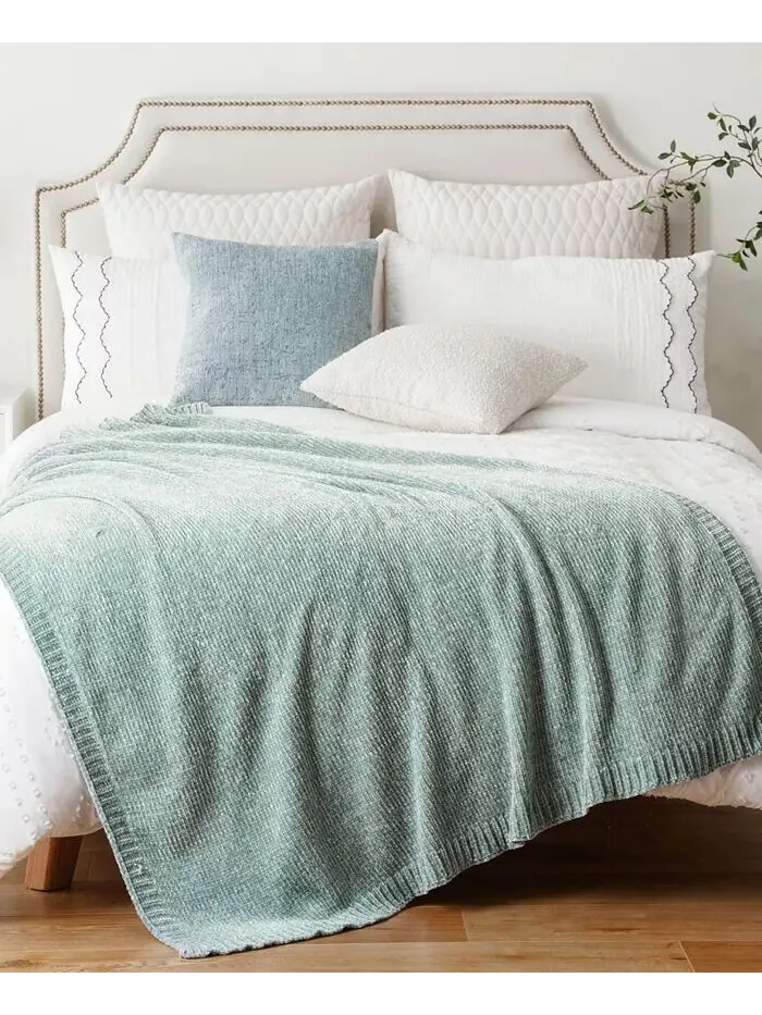 Плед Lifestyle из однотонной микросинели, 51 x 67 дюймов Battilo — изображение 4 из 6, зеленый