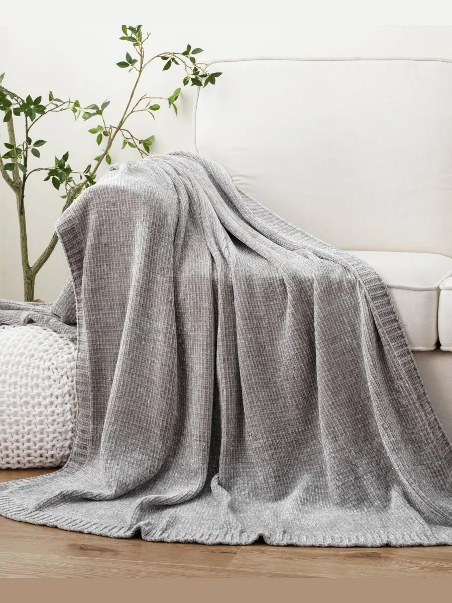 Плед Lifestyle из однотонной микрошенильной ткани, 51 x 67 дюймов Battilo — серый