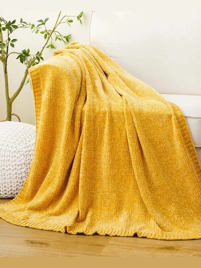 Плед Lifestyle из однотонной ткани из микросинели, 51 x 67 дюймов Battilo — изображение 1 из 6, желтый