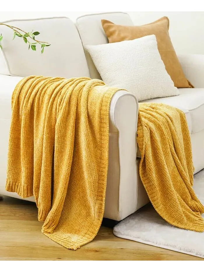 Плед Lifestyle из однотонной ткани из микросинели, 51 x 67 дюймов Battilo — изображение 6 из 6, желтый