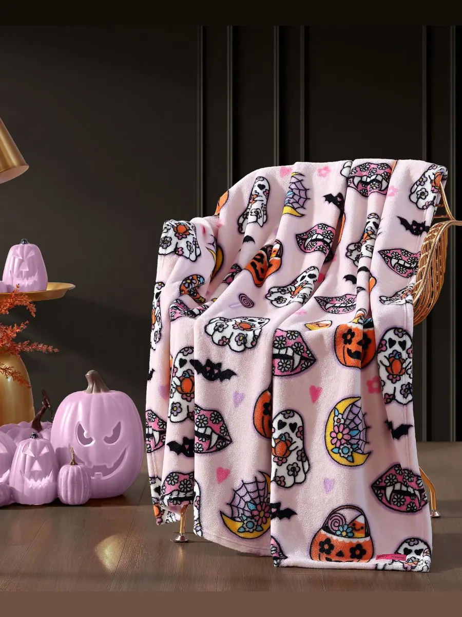 Мягкий плюшевый флисовый плед на Хэллоуин, 70 x 50 дюймов Betsey Johnson — изображение 2 из 4
