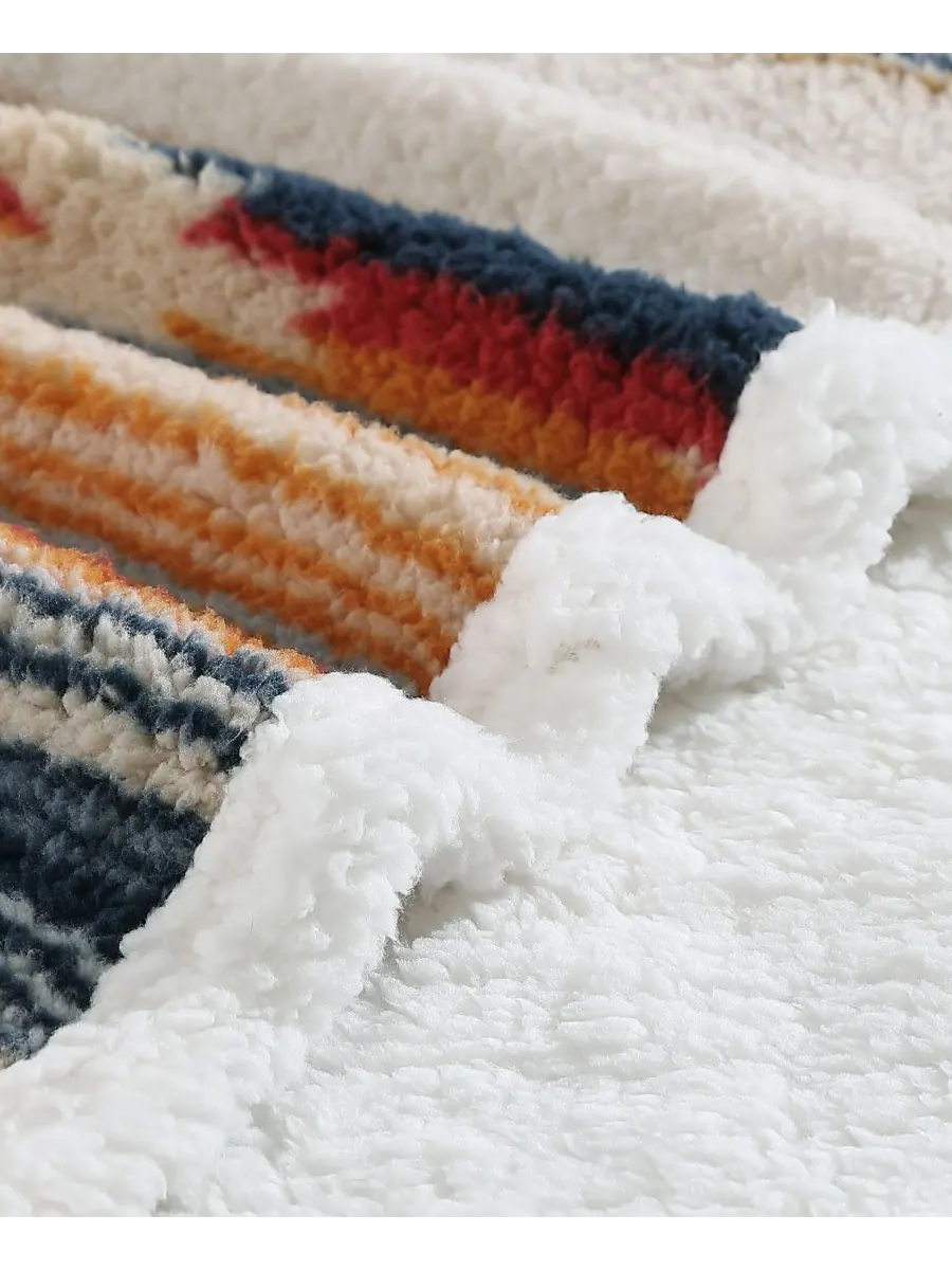 Плед Coyote Sands Sherpa, 60 x 50 дюймов Wrangler — изображение 2 из 3, белый