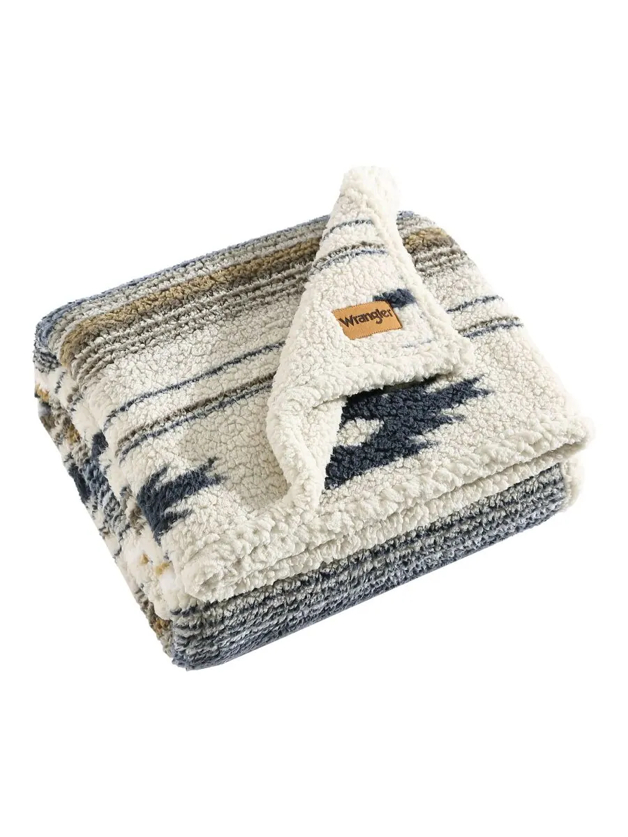 Плед Coyote Sands Sherpa, 60 x 50 дюймов Wrangler — изображение 3 из 3, белый