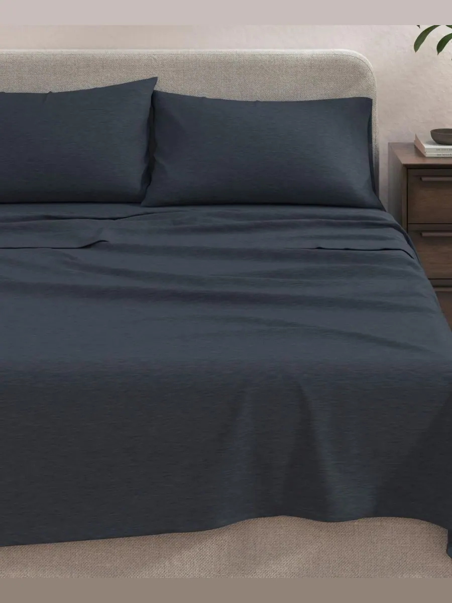 Комплект постельного белья из меланжевого хлопкового трикотажа Linery & Co, Navy, Twin XL — изображение 3 из 6, темно-синий