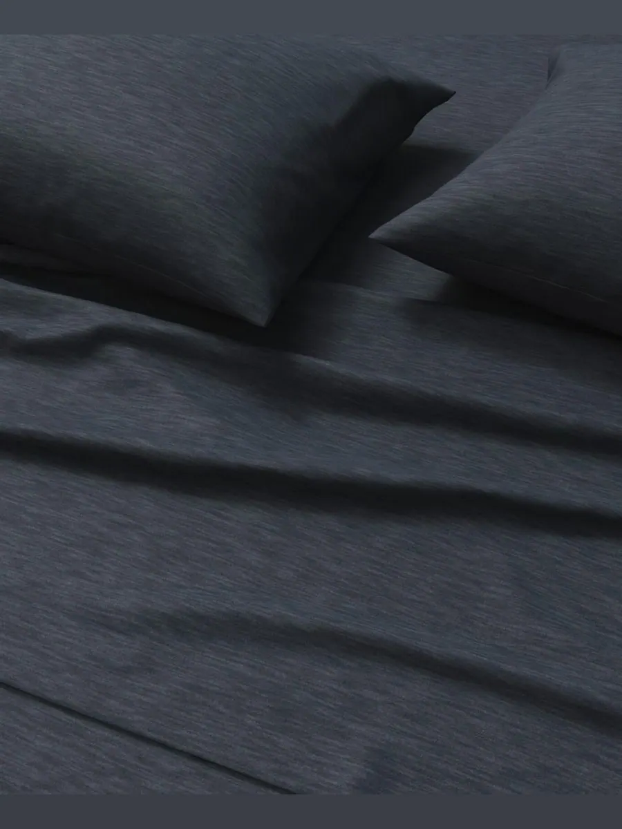 Комплект постельного белья из меланжевого хлопкового трикотажа Linery & Co, Navy, Twin XL — изображение 4 из 6, темно-синий