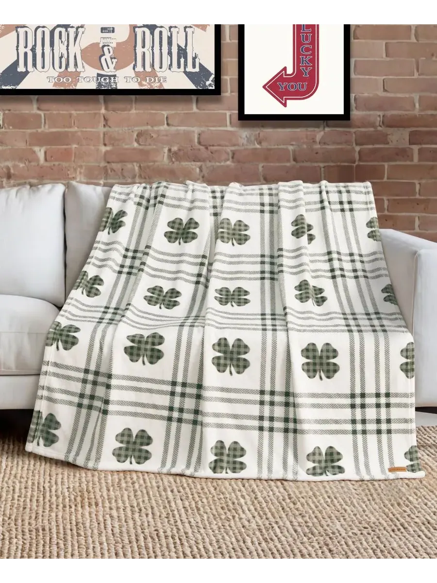 Плюшевый плед Clovers, 127 x 178 см Lucky Brand — изображение 2 из 5, зеленый