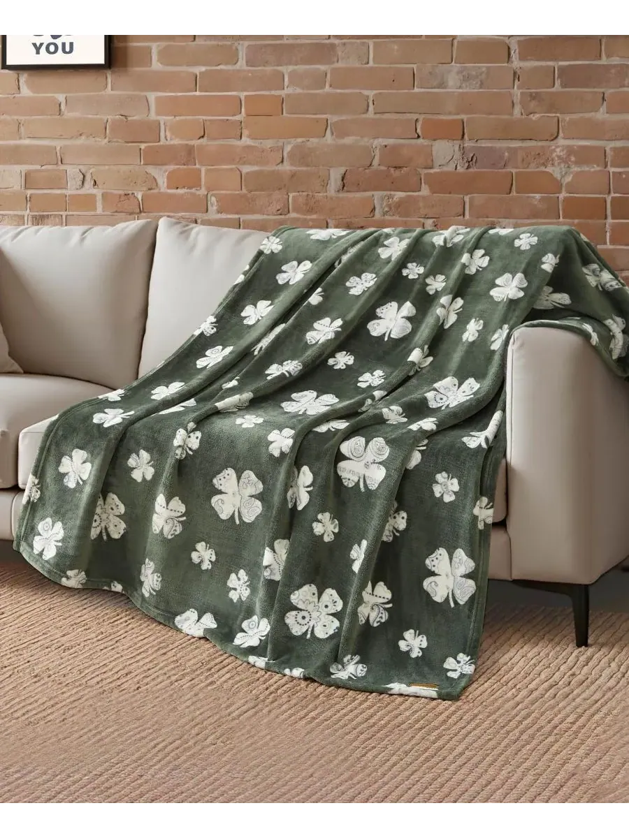 Плюшевый плед Clovers, 127 x 178 см Lucky Brand — изображение 5 из 5, зеленый