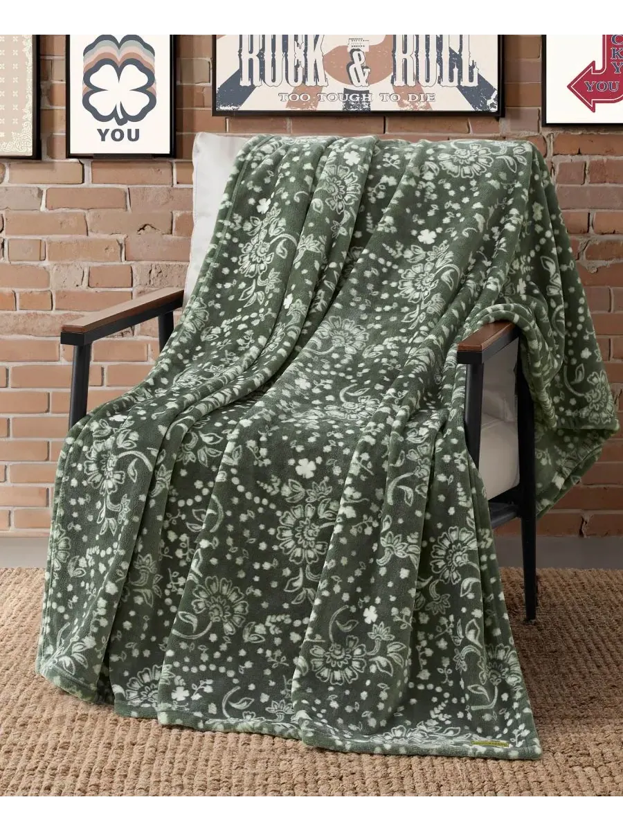 Плюшевый плед Clovers, 127 x 178 см Lucky Brand — изображение 4 из 5, зеленый