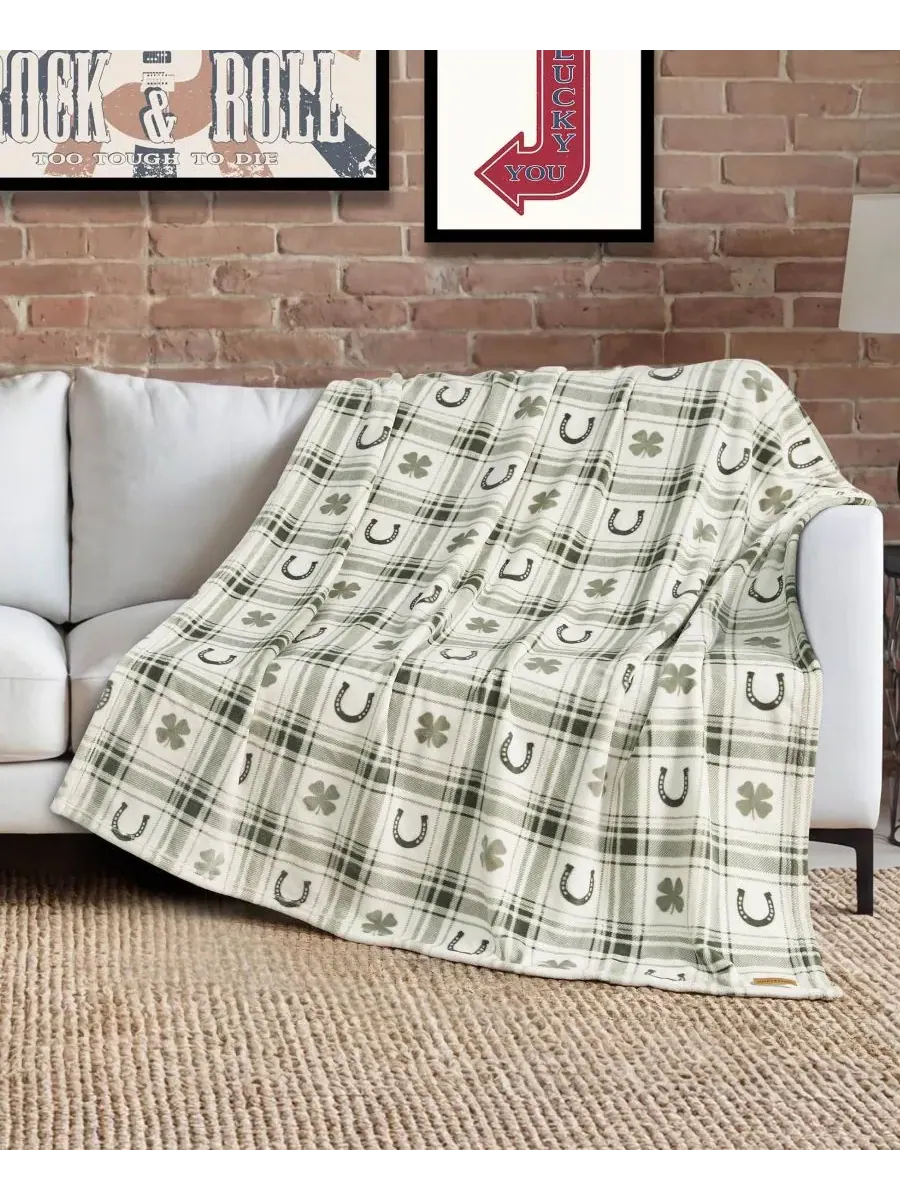 Плюшевый плед Clovers, 127 x 178 см Lucky Brand — изображение 2 из 5, зеленый