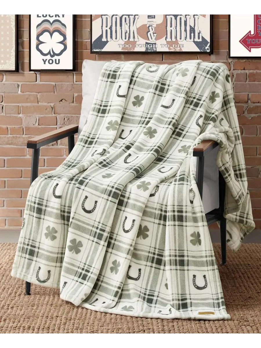 Плюшевый плед Clovers, 127 x 178 см Lucky Brand — изображение 4 из 5, зеленый
