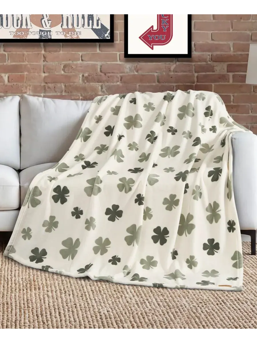Плюшевый плед Clovers, 127 x 178 см Lucky Brand — изображение 2 из 5, слоновая кость