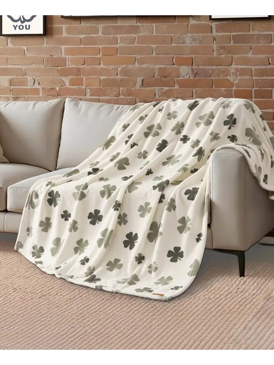 Плюшевый плед Clovers, 127 x 178 см Lucky Brand — изображение 5 из 5, слоновая кость