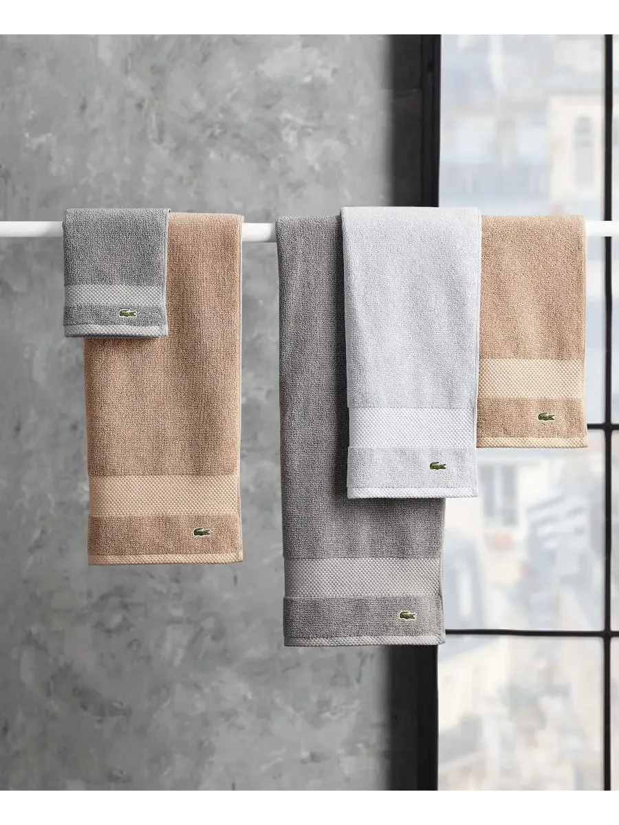 Антимикробная банное полотенце Heritage из хлопка Supima, 89 x 178 см Lacoste Home — изображение 5 из 10, серый