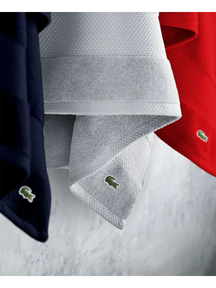 Антимикробная банное полотенце Heritage из хлопка Supima, 89 x 178 см Lacoste Home — изображение 7 из 10, синий
