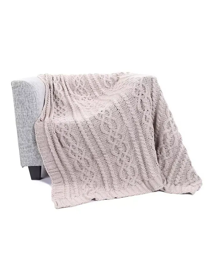 Вязаное роскошное одеяло из синели Happycare Textiles — изображение 2 из 7, светлый серый