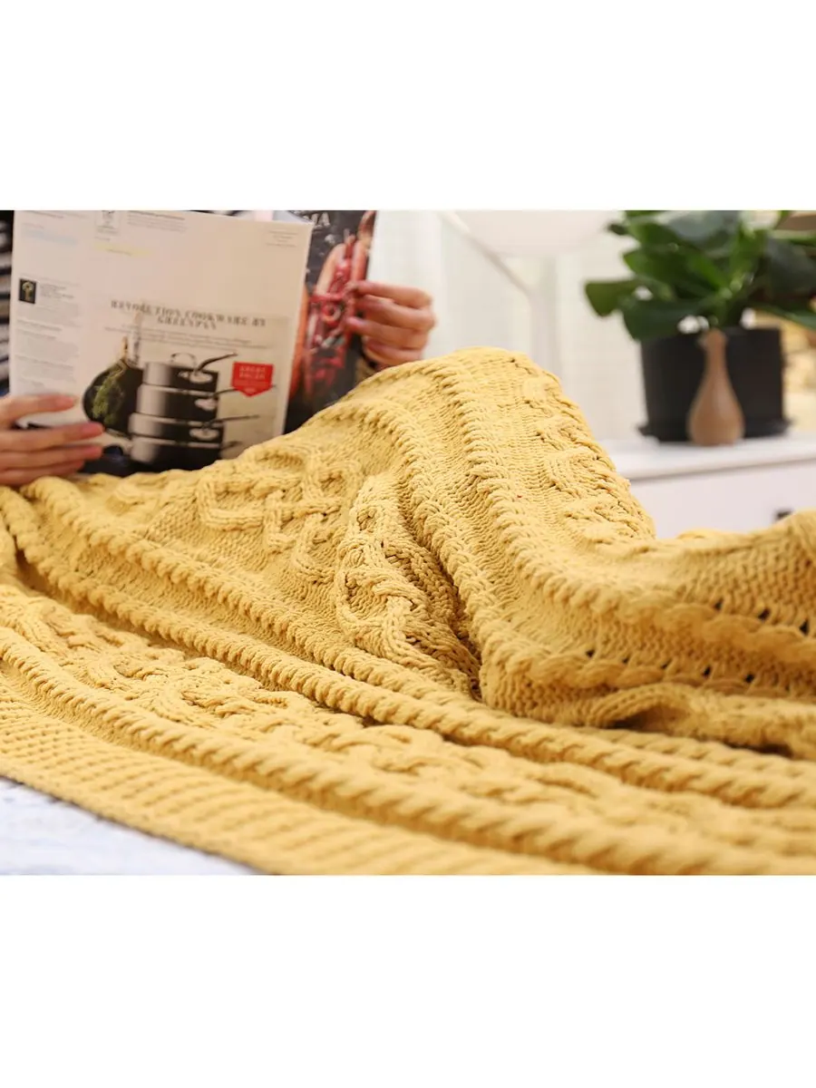 Вязаный роскошный плед из синели от Happycare Textiles, 51 x 67 дюймов Battilo — изображение 6 из 7, желтый