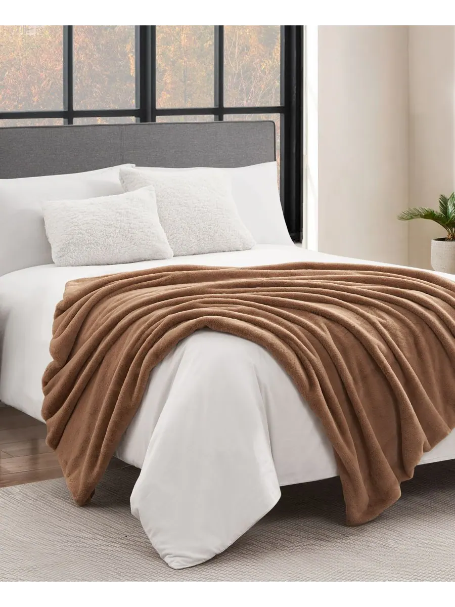 Плед из искусственного меха норки, однотонный, 50 x 70 дюймов Lucky Brand — изображение 4 из 6, коричневый