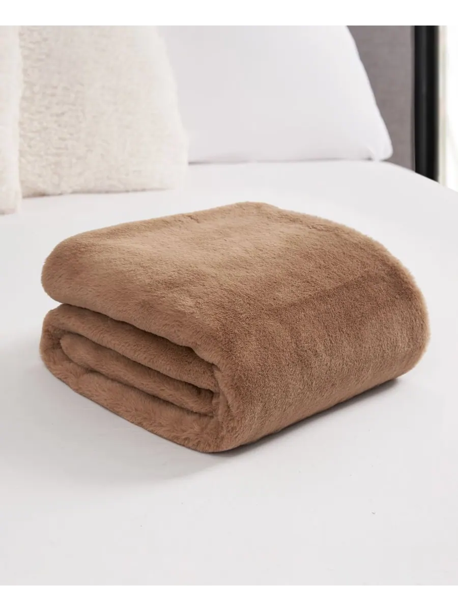 Плед из искусственного меха норки, однотонный, 50 x 70 дюймов Lucky Brand — изображение 5 из 6, коричневый