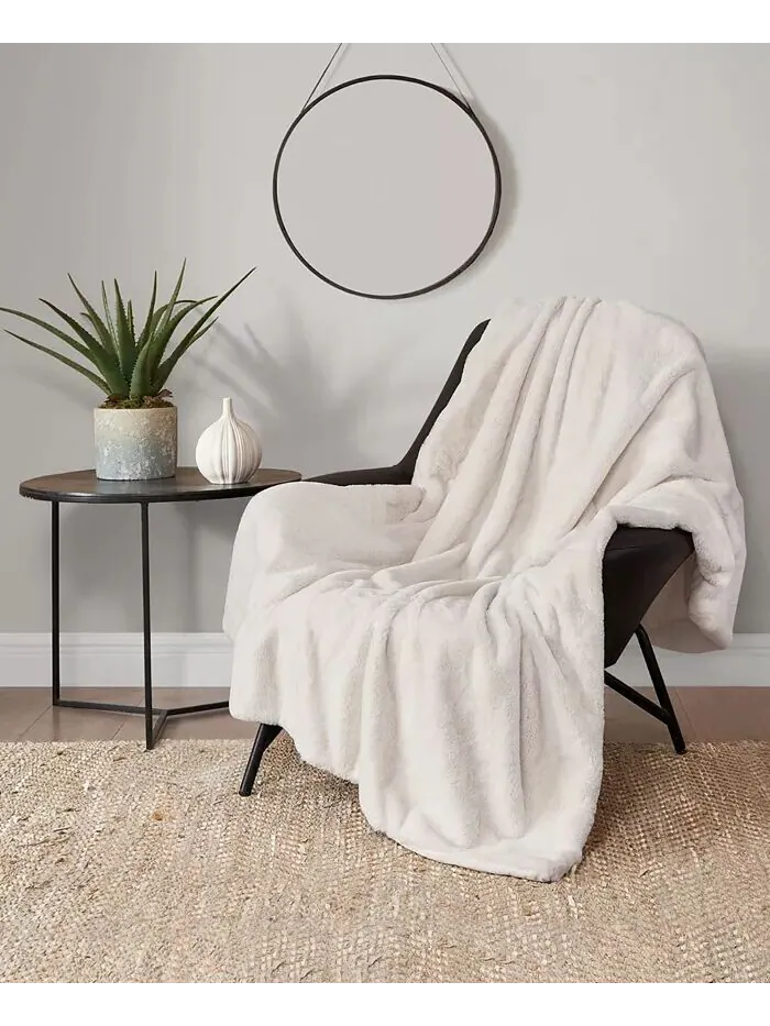 Плед из цельного искусственного меха норки, 50 x 70 дюймов Lucky Brand — изображение 1 из 7, белый