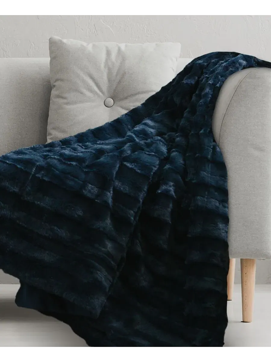 Плед декоративный с faux fur текстурой, 274 x 224 см Cheer Collection — изображение 3 из 6, синий