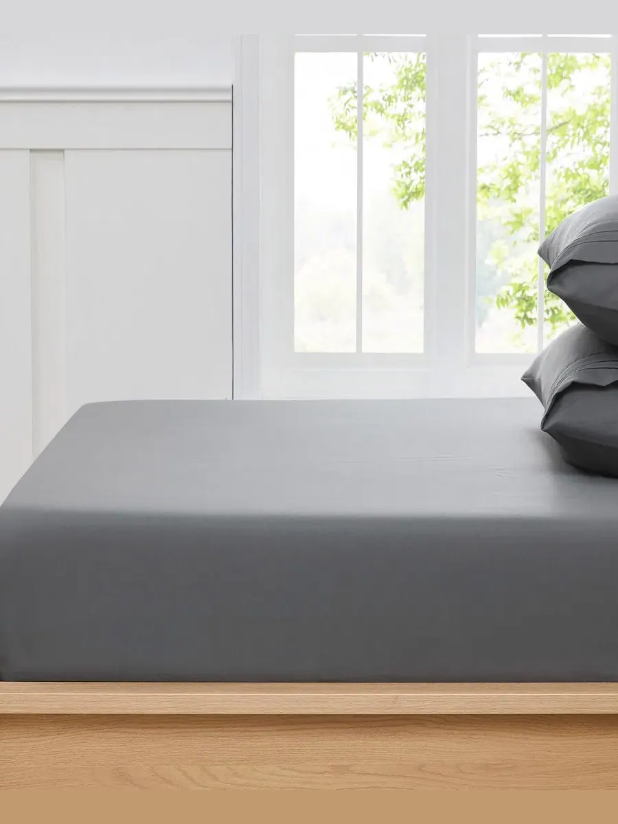 Простыня на резинке из микрофибры, 1500 нитей, Twin XL Sweet Home Collection — изображение 2 из 4, серый