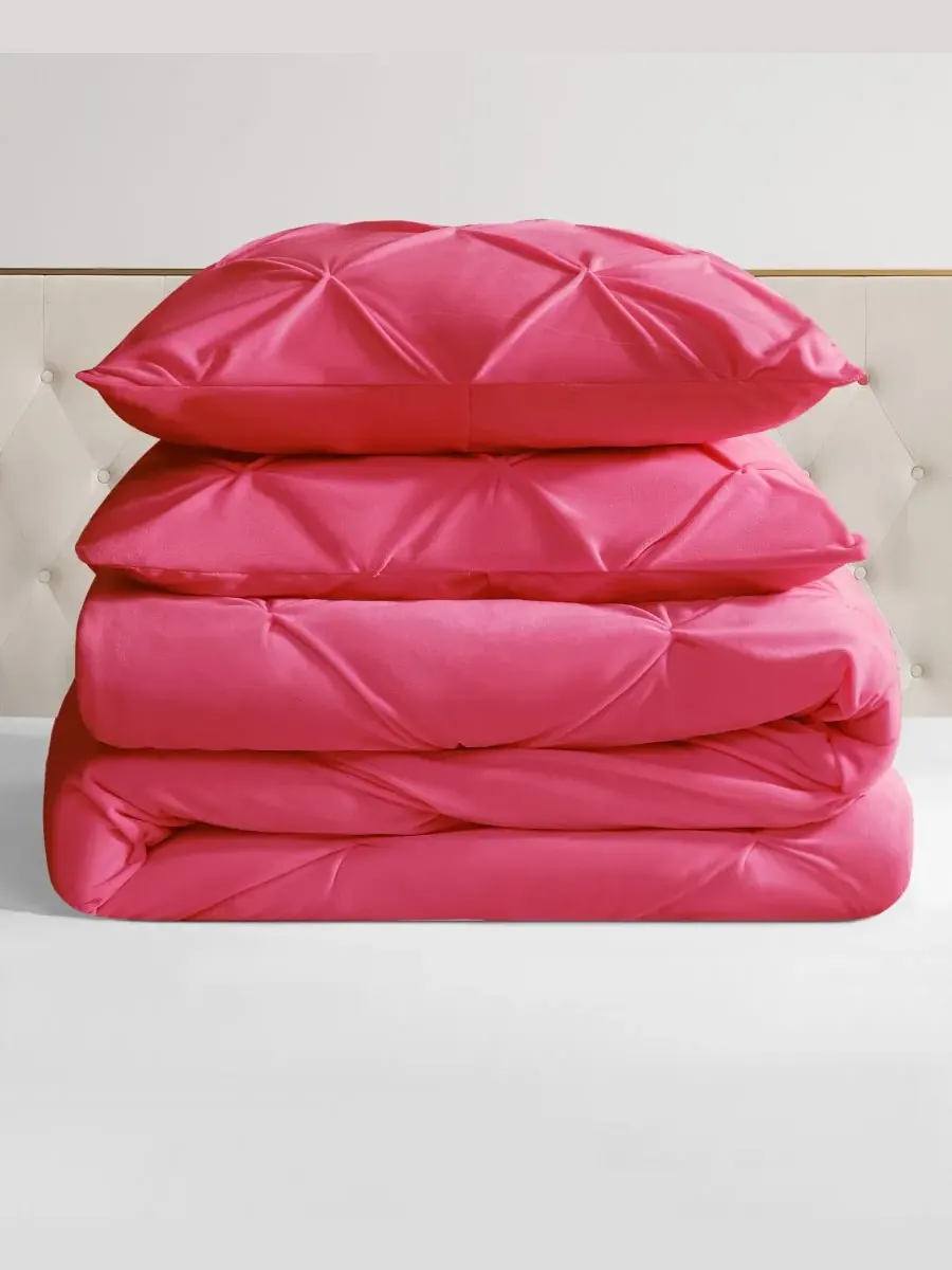 Комплект постельного белья Kiss Pleat Plush из 3 предметов, размер King Juicy Couture — изображение 2 из 6, розовый